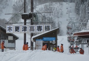 さあ、リフトに乗ってゲレンデへ