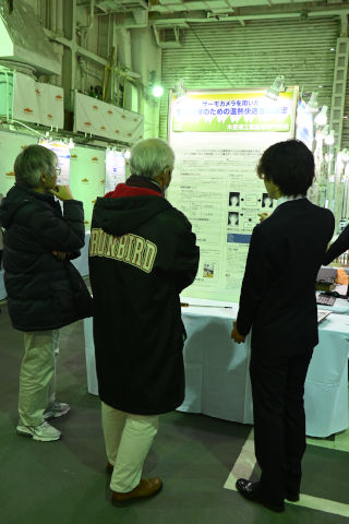 ポスター発表時の写真です